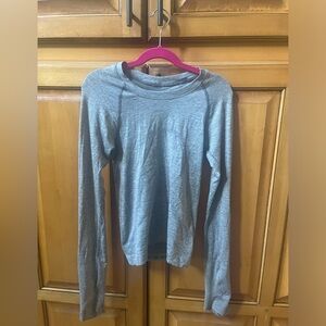 Lulu🍋🍋
Swiftly long sleeve shirt- hip length
Size 0